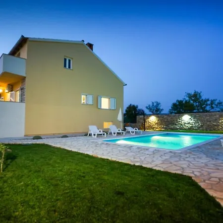 Almond Vila Benkovac