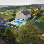 Villa Almond